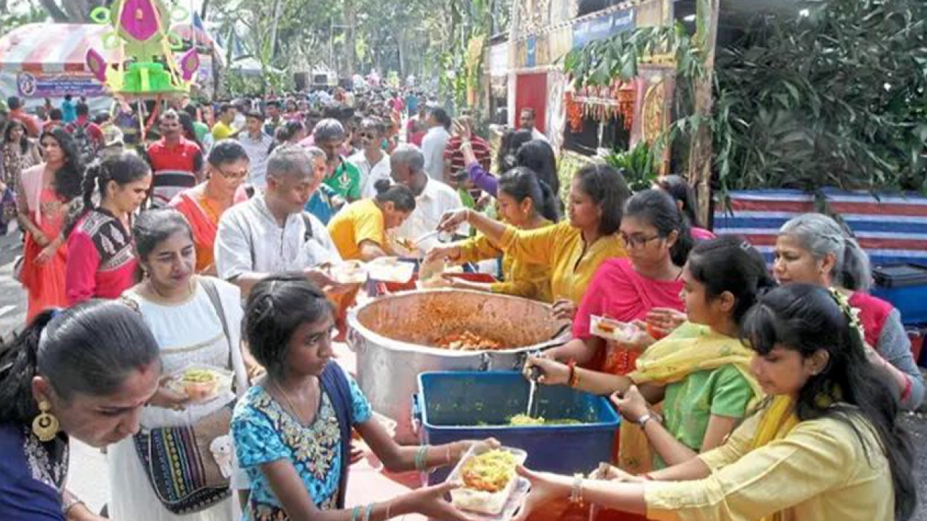 175 refreshment stalls to line route to temples