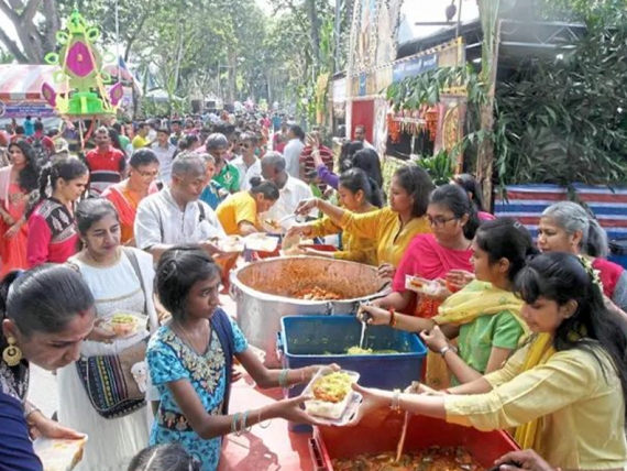 175 refreshment stalls to line route to temples